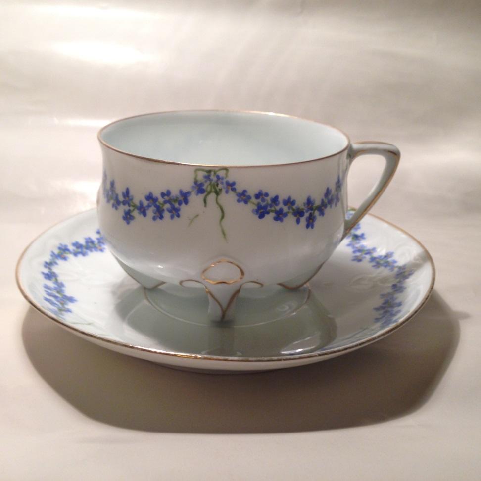 ohme curved legs cup and saucer
